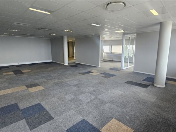 370.6  m² Office Space