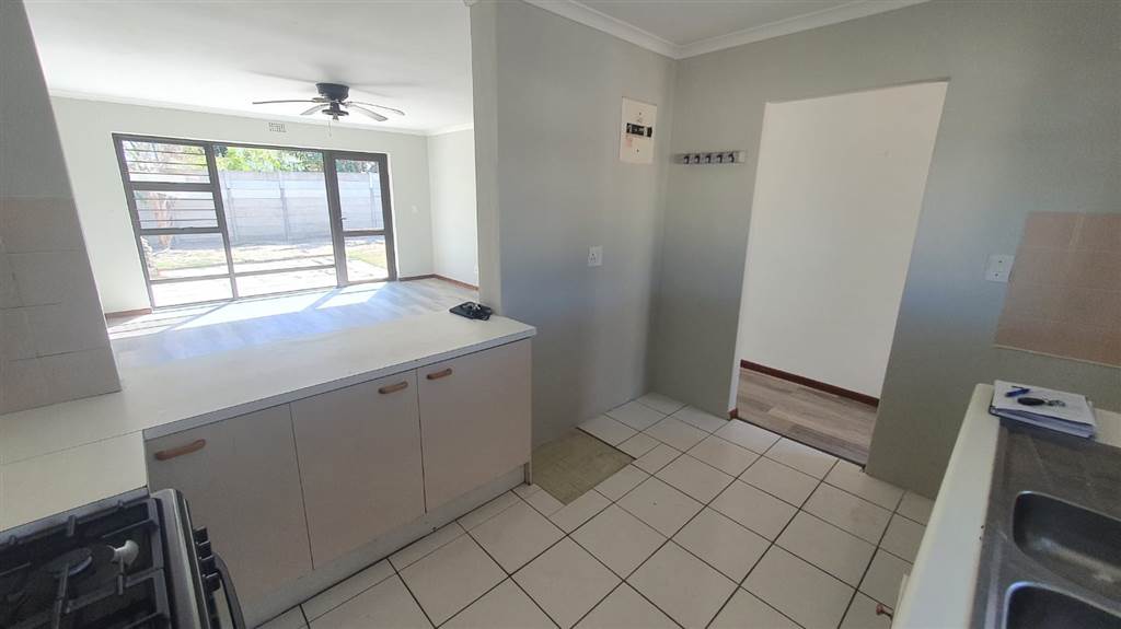 3 Bed House in Tableview photo number 5