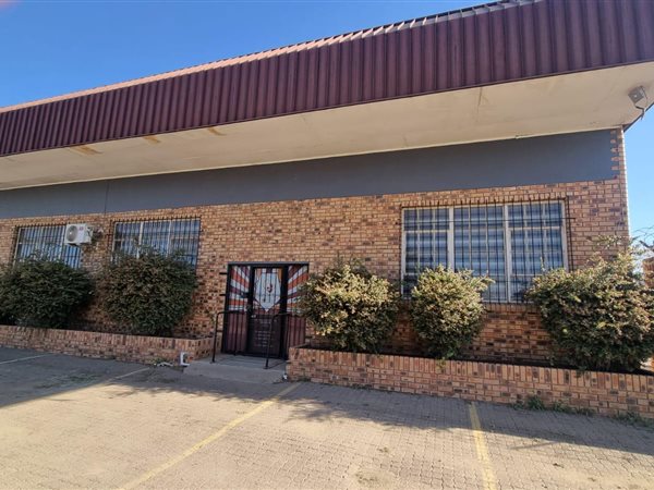 80  m² Commercial space in Secunda