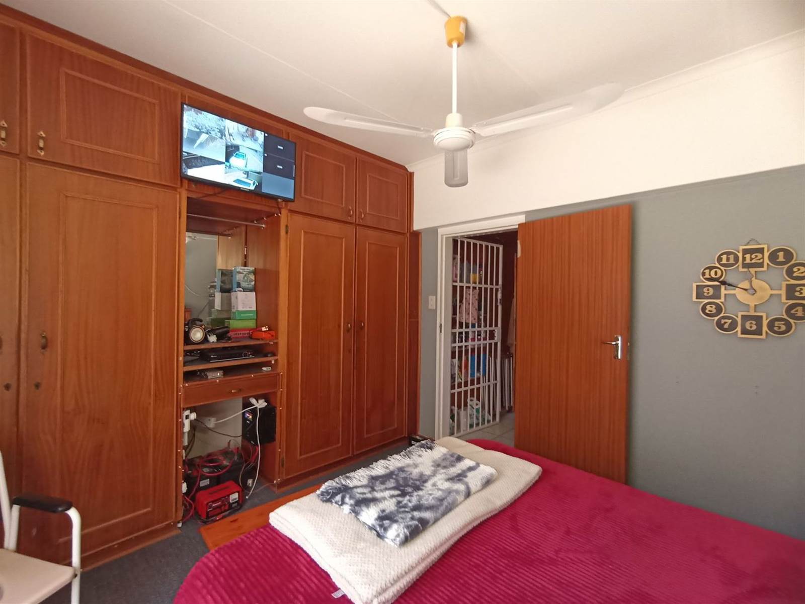 3 Bed Simplex in Potchefstroom Central photo number 11