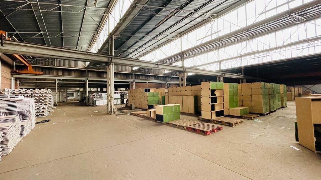 8000  m² Industrial space in Manufacta photo number 21