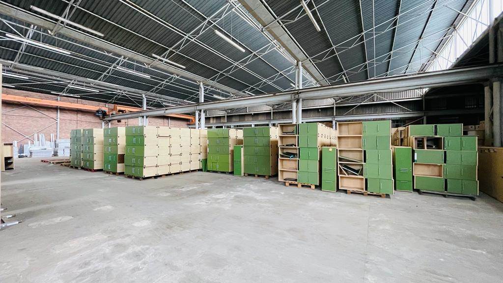 8000  m² Industrial space in Manufacta photo number 18