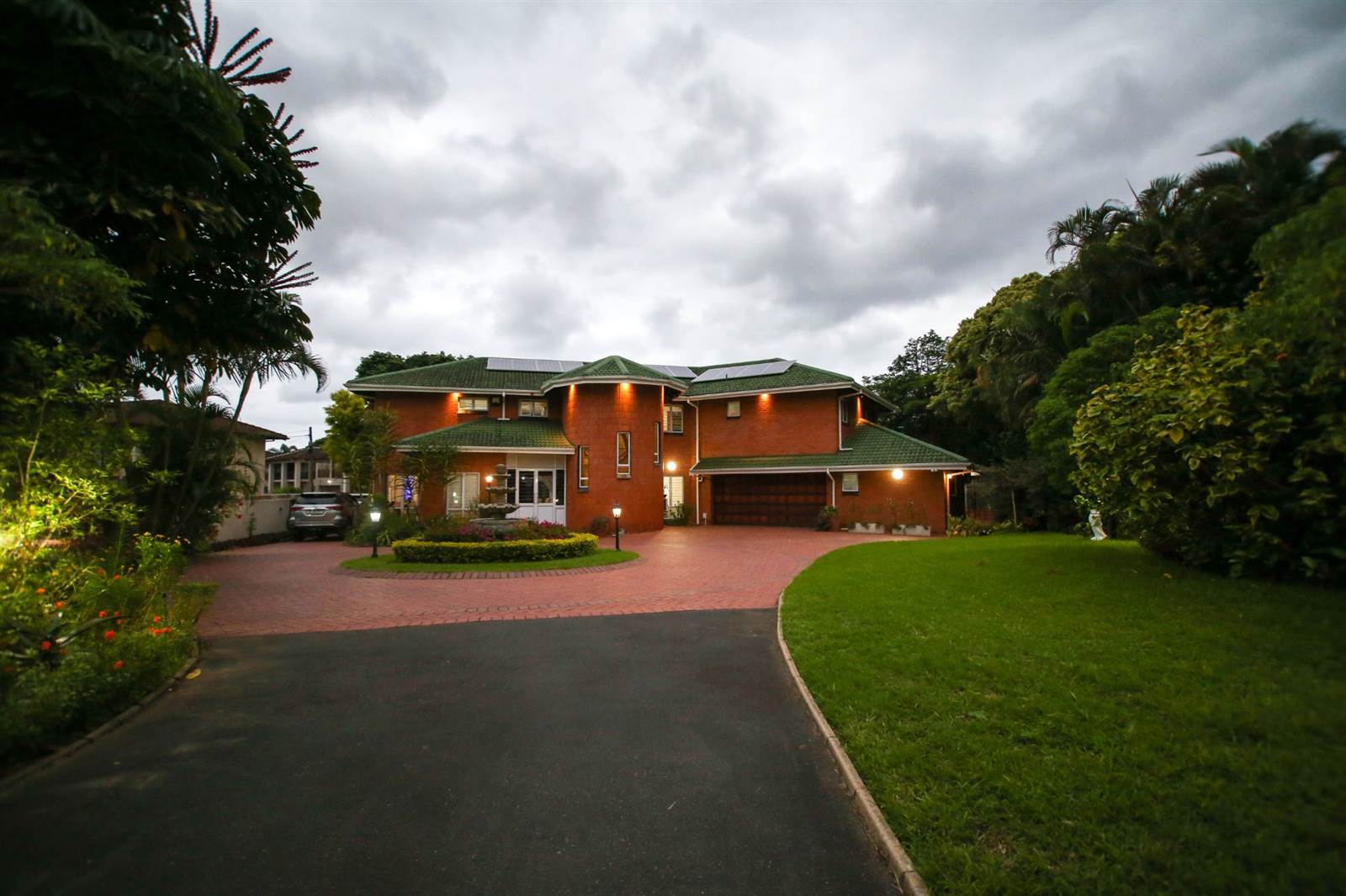 5 Bed House in Mt Edgecombe photo number 5