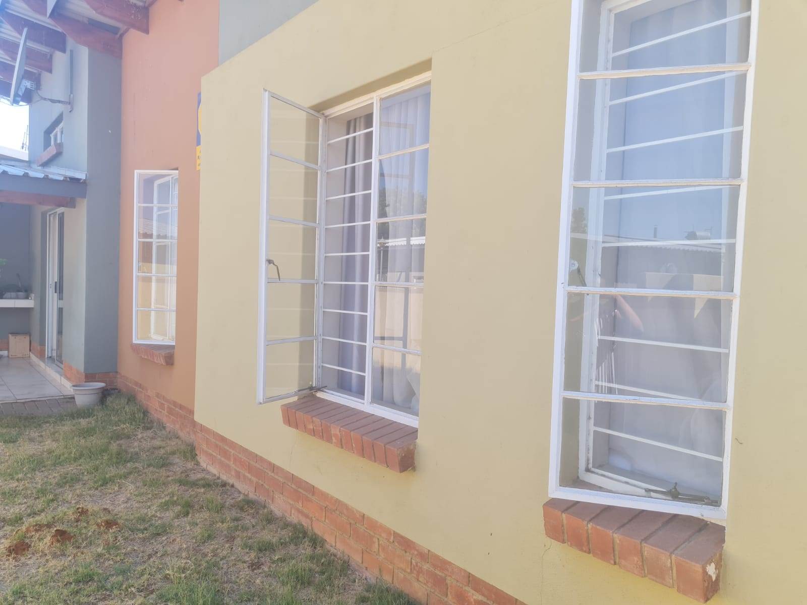 3 Bed Cluster in Waterval East photo number 2