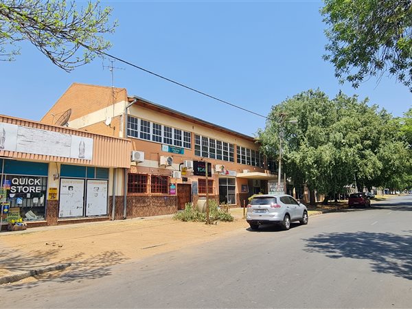 3 972  m² Commercial space