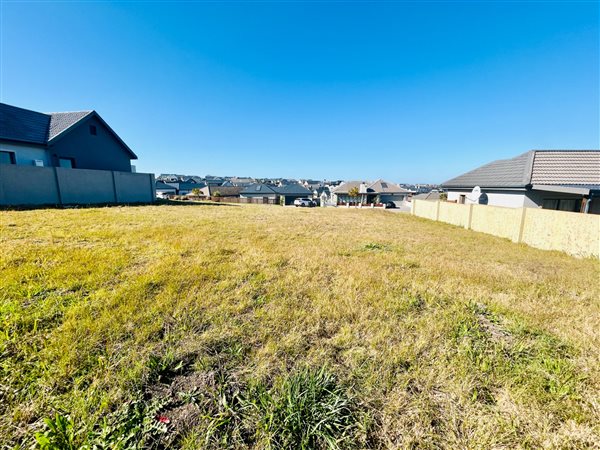 596 m² Land