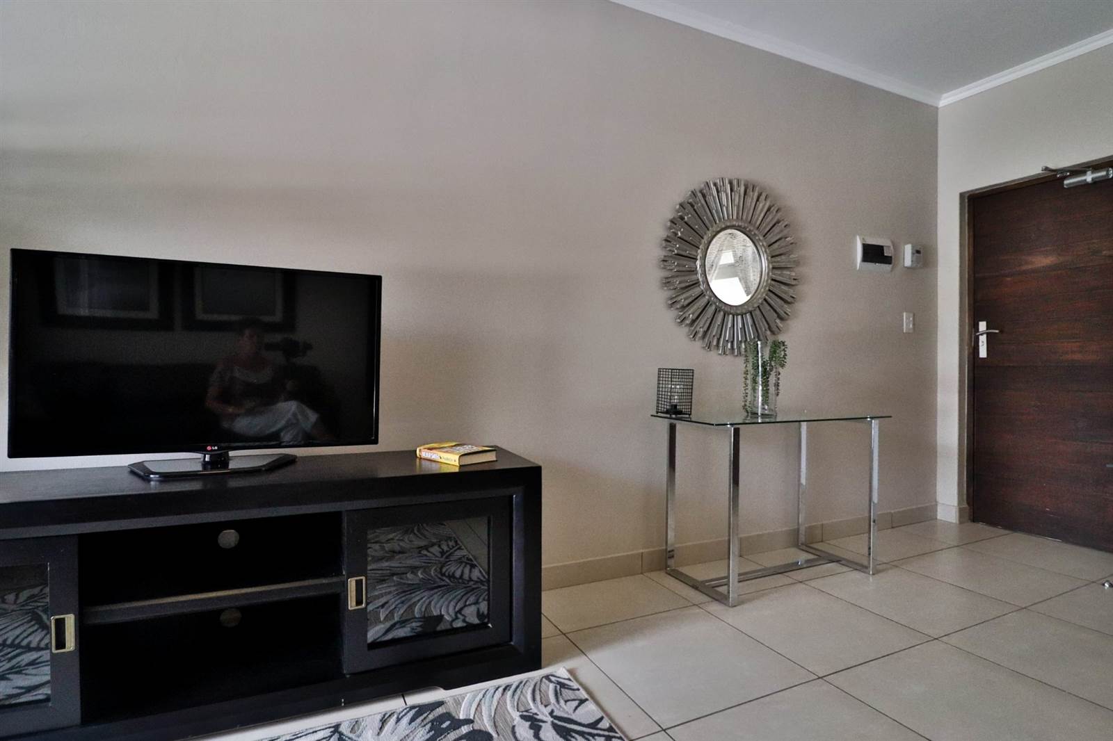1 Bed Apartment in Johannesburg North photo number 4