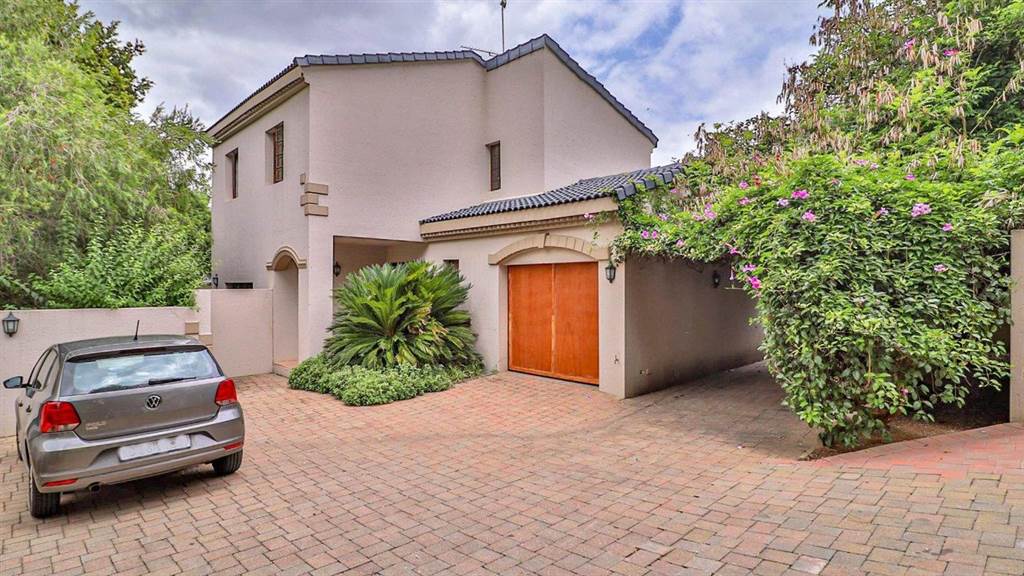 3 Bed House in Lonehill photo number 25