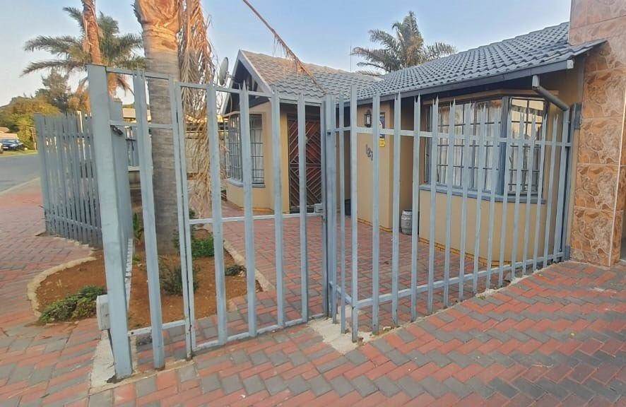 3 Bed House in Brakpan North photo number 10