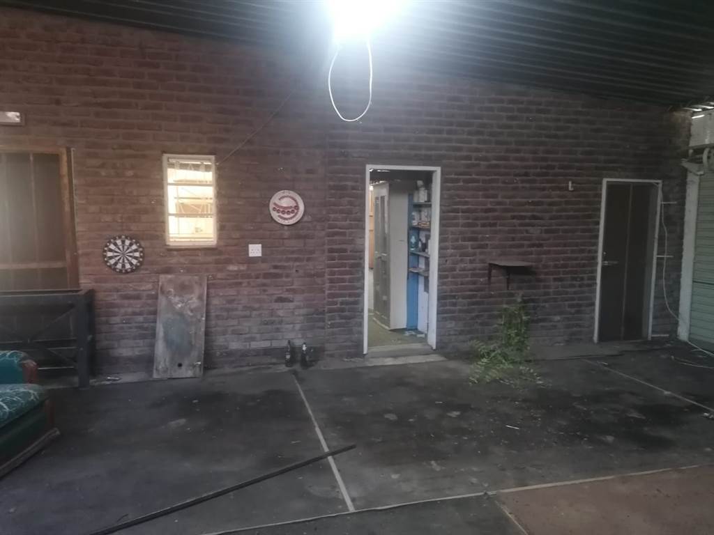 2 Bed House in Dewetsdorp photo number 14