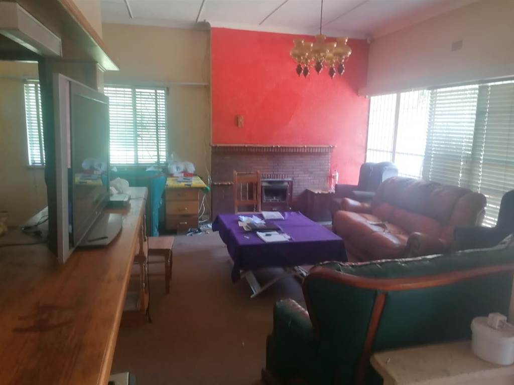 2 Bed House in Dewetsdorp photo number 4