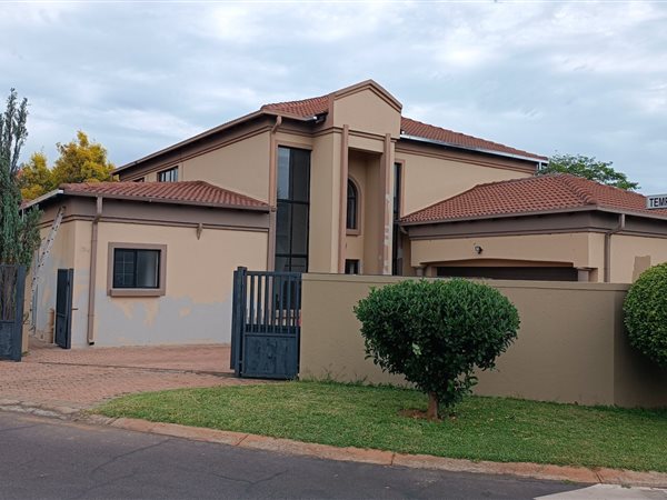 4 Bedroom House 4 Bedroom House