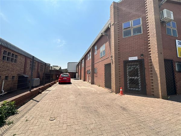 515  m² Industrial space