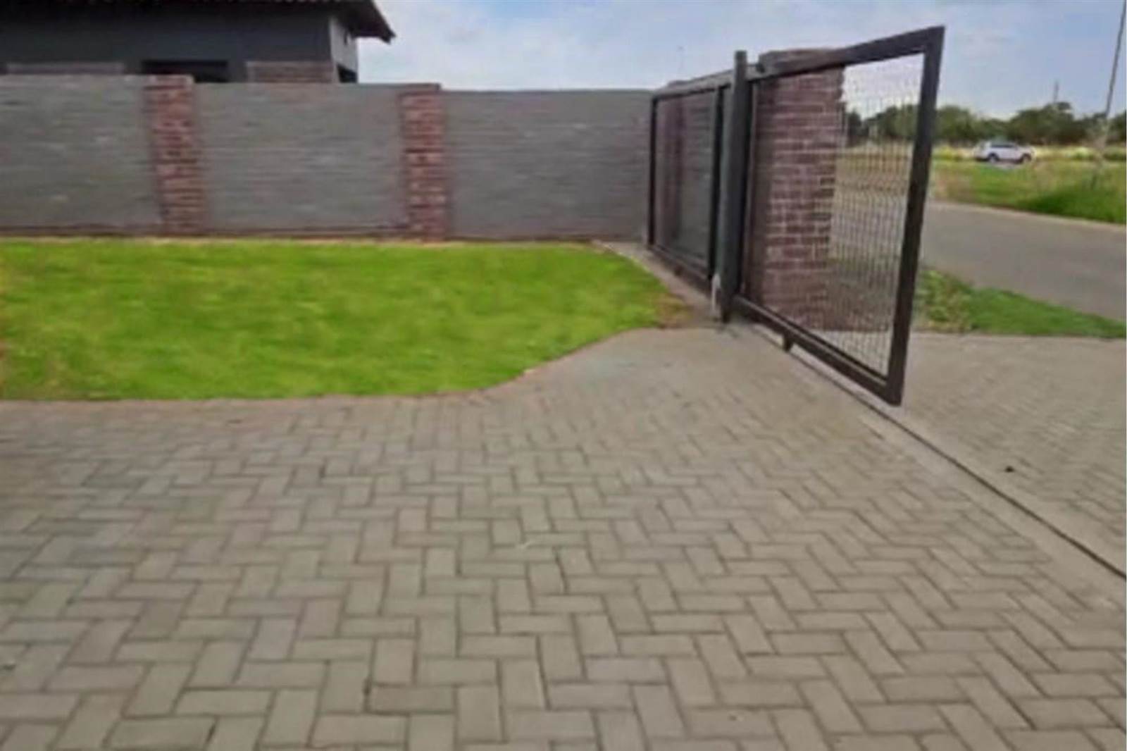 2 Bed House in Secunda photo number 16