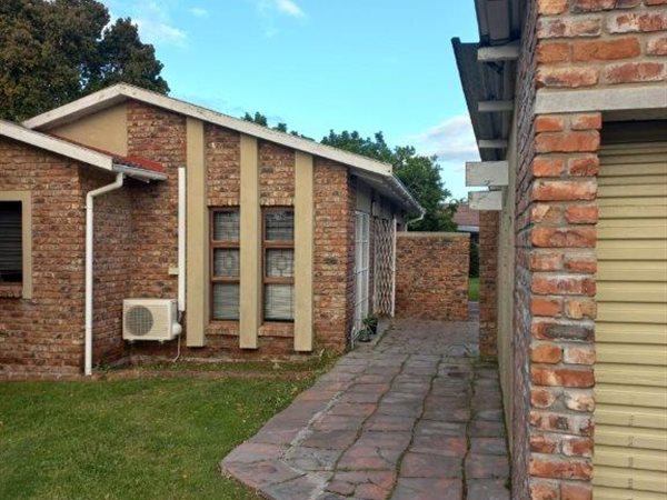 3 Bed House in Rowallan Park and surrounds