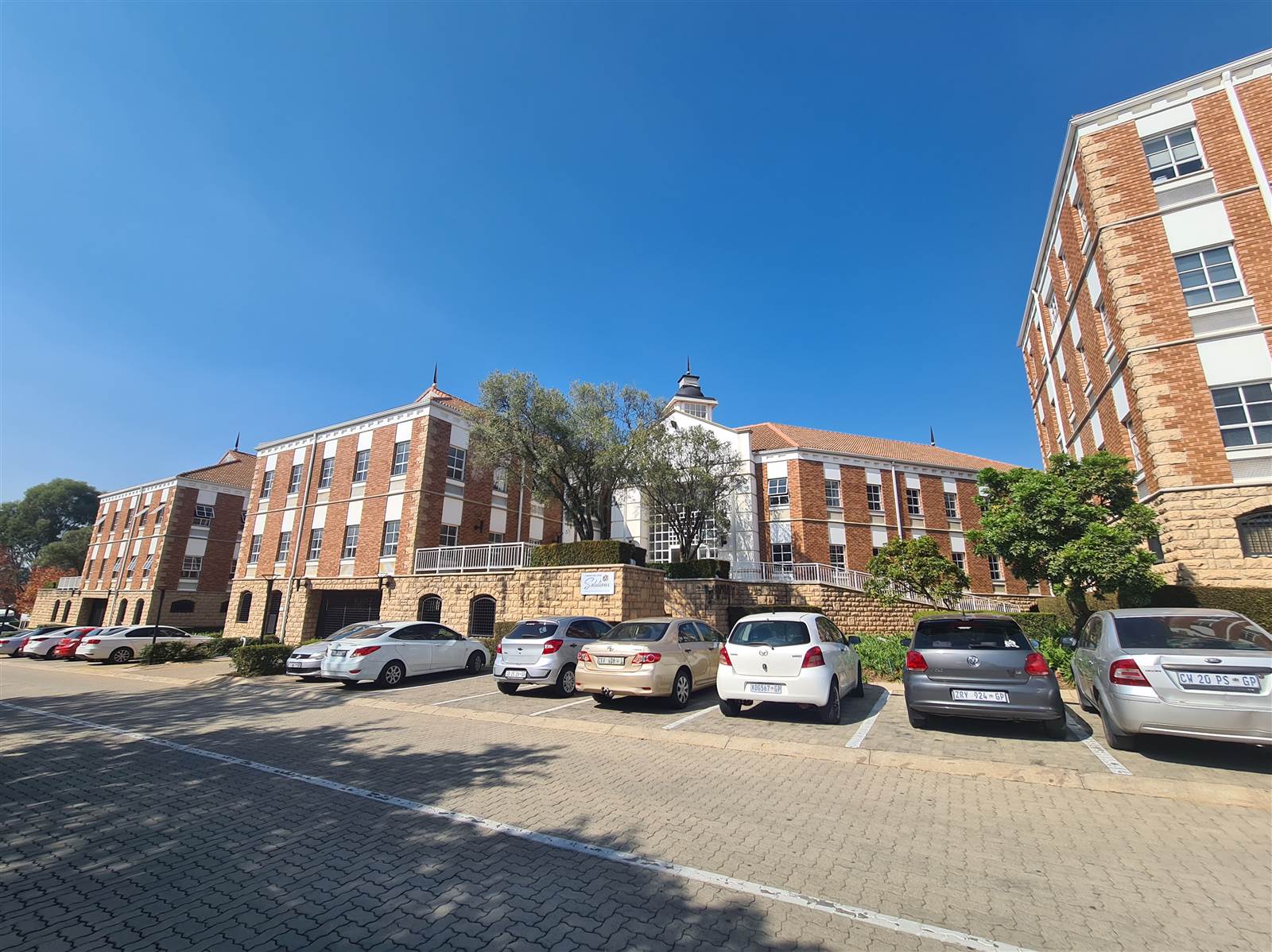 690  m² Commercial space in Fourways photo number 1