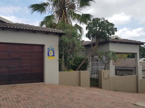 3 Bedroom Townhouse 3 Bedroom Townhouse