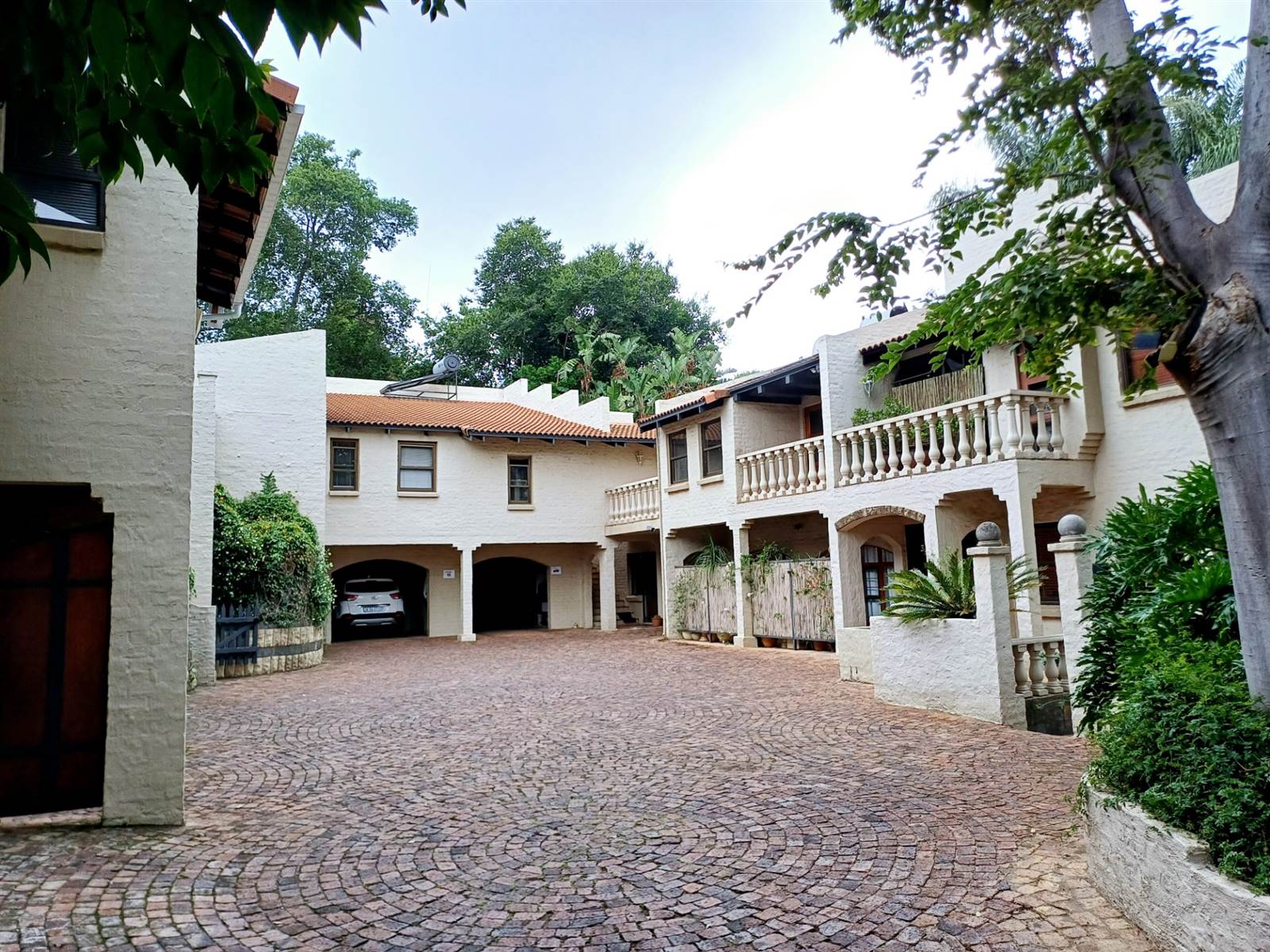 7.5 Bed House in Waterkloof Heights photo number 1