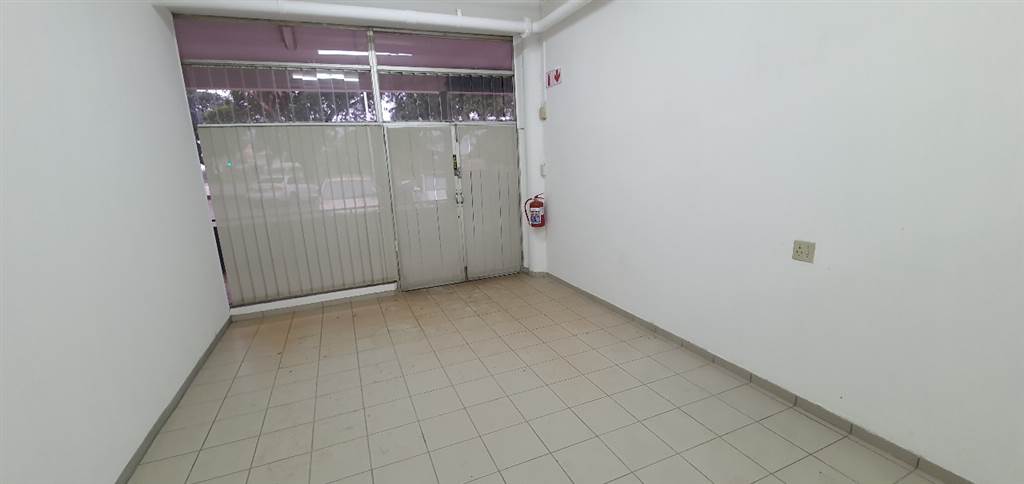61  m² Commercial space in Umbilo photo number 1
