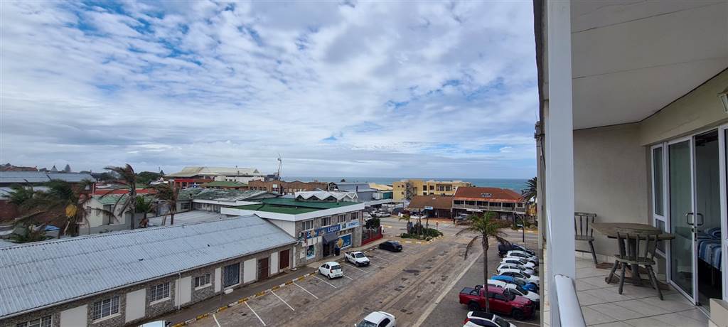 2 Bed Apartment in Jeffreys Bay photo number 14