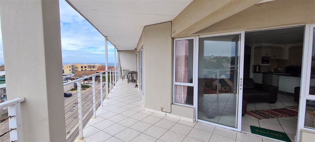 2 Bed Apartment in Jeffreys Bay photo number 1