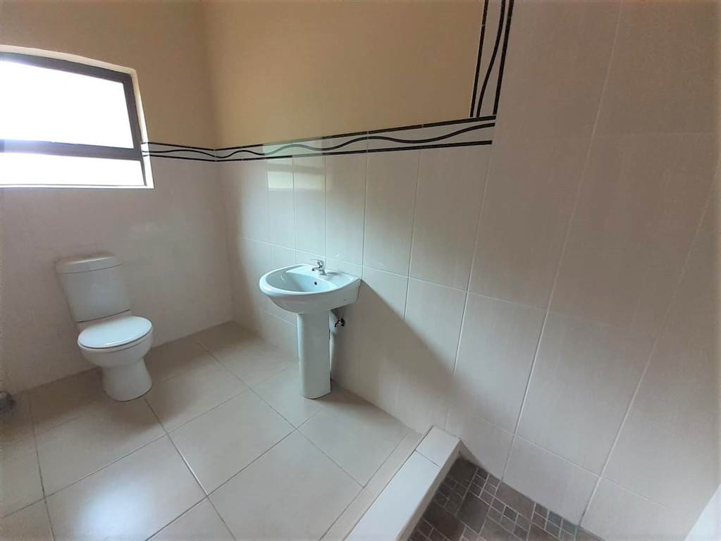 9 Bed House in Louis Trichardt photo number 17
