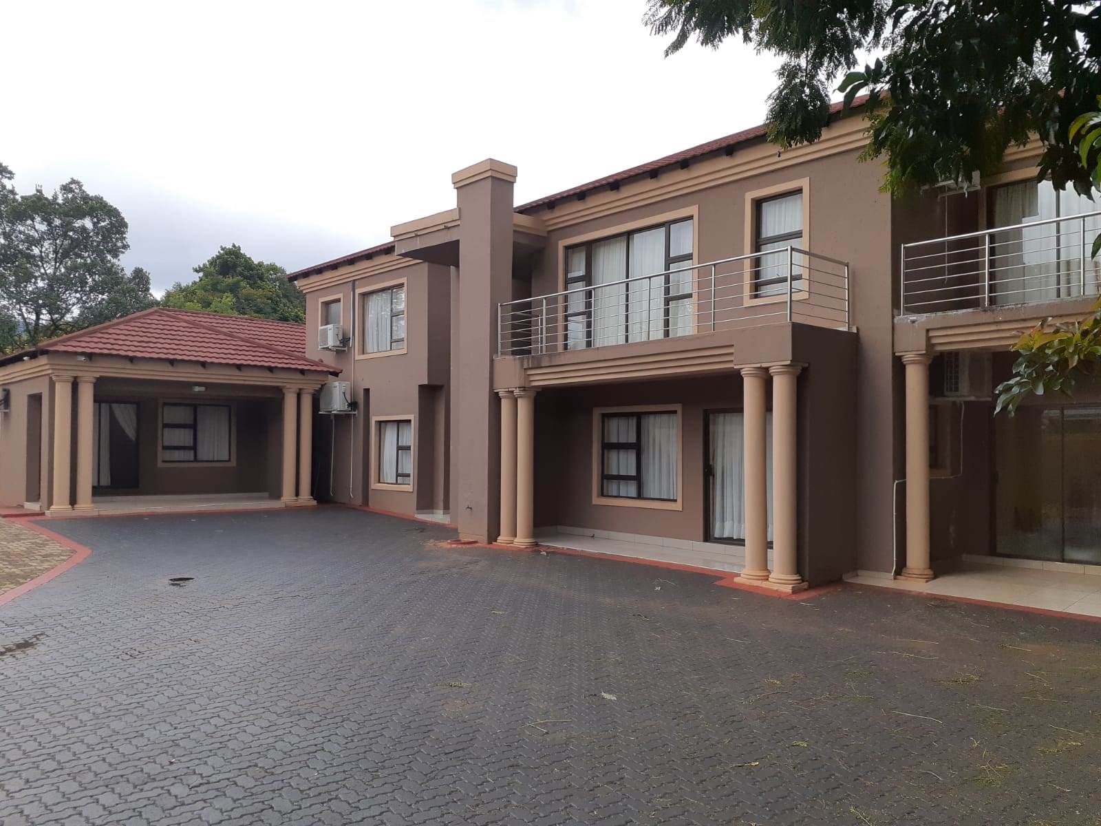 9 Bed House in Louis Trichardt photo number 1