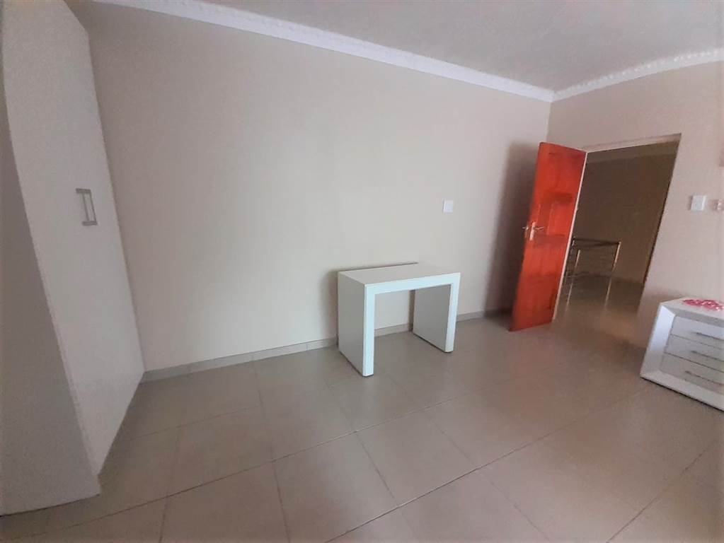 9 Bed House in Louis Trichardt photo number 13