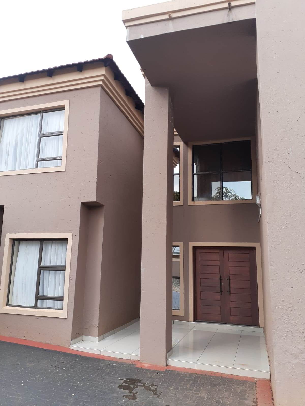 9 Bed House in Louis Trichardt photo number 5