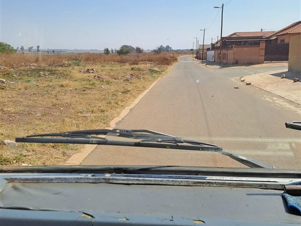1200 m² Land available in Lenasia