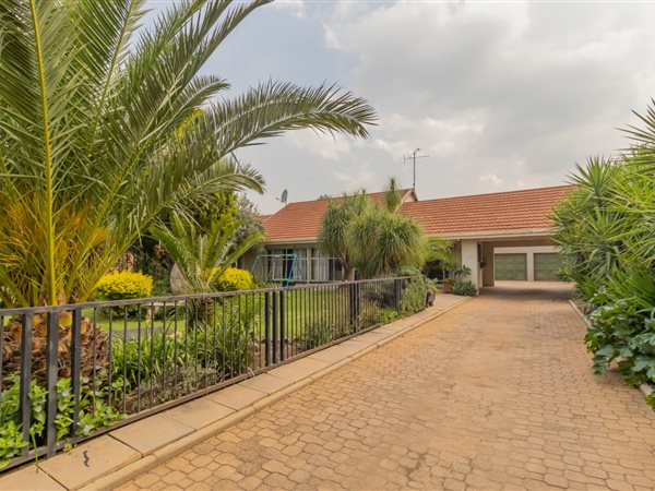 6 Bedroom House 6 Bedroom House