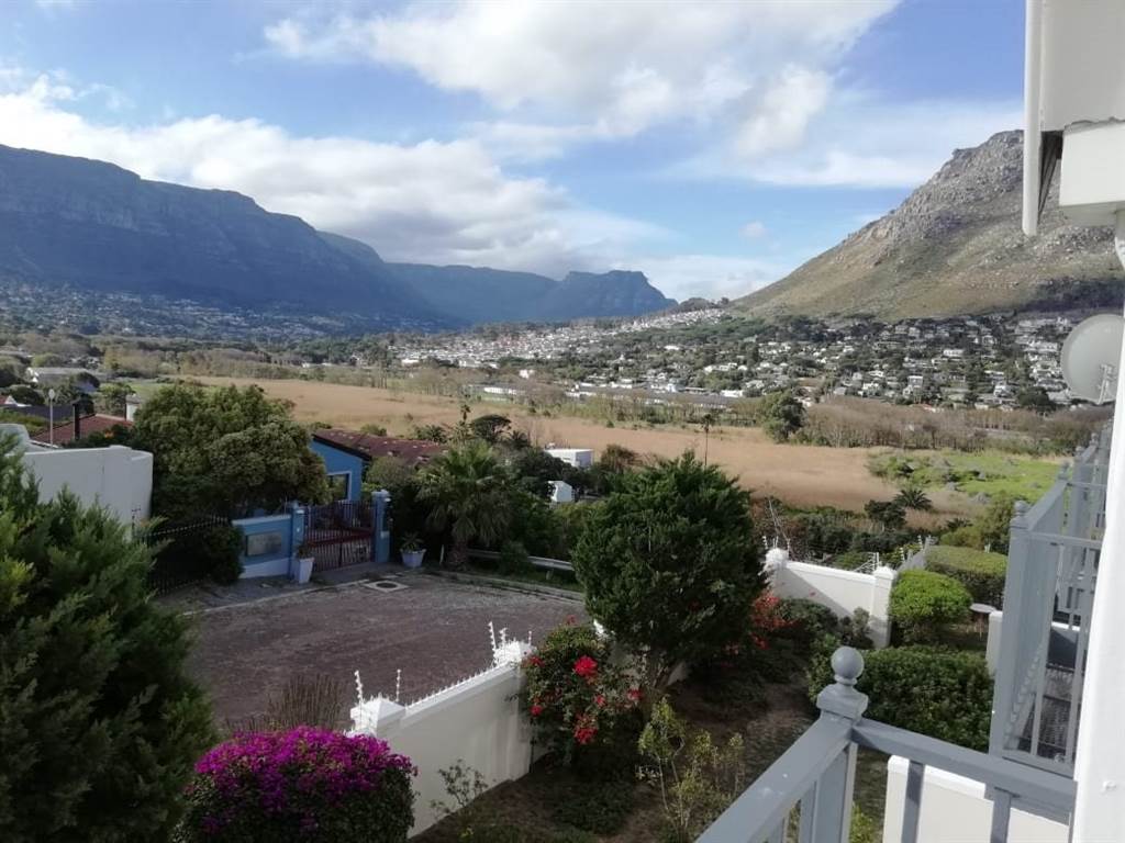 1 Bed Flat in Hout Bay and surrounds photo number 11