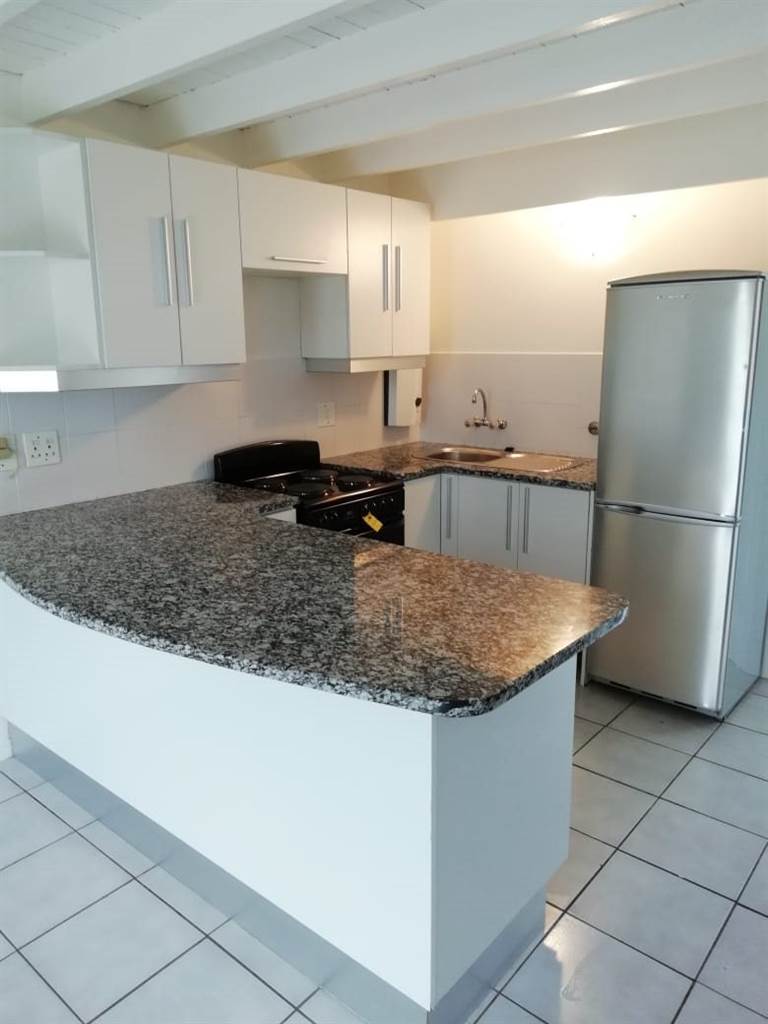 1 Bed Flat in Hout Bay and surrounds photo number 3