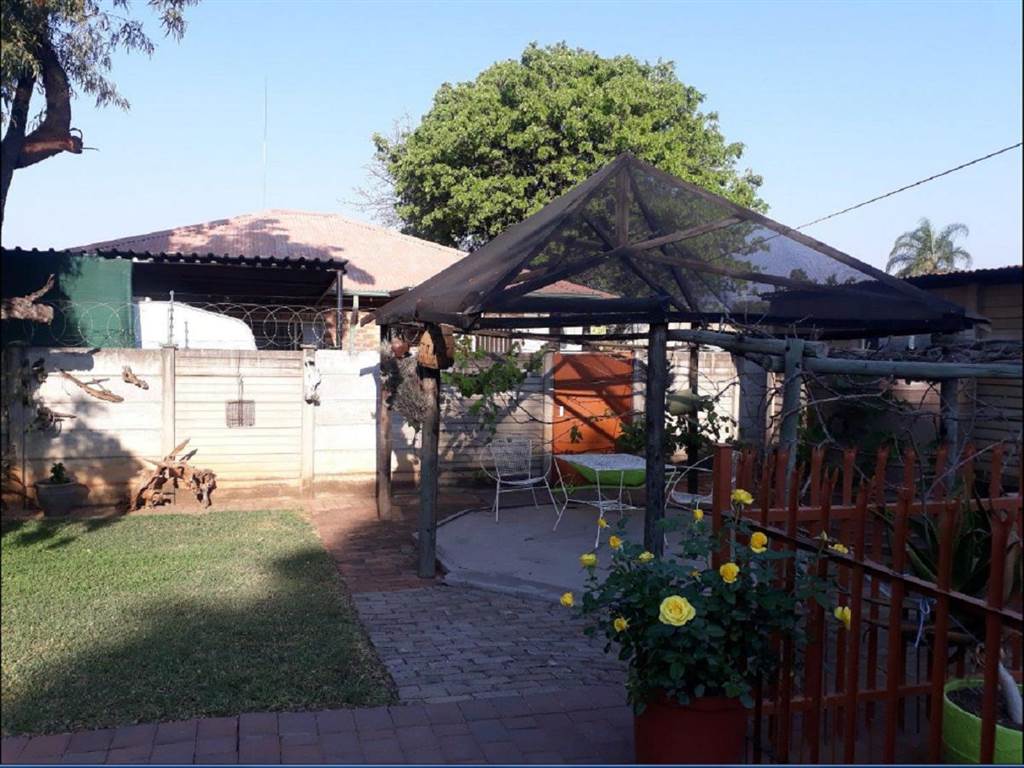 6 Bed House in Pretoria North photo number 8