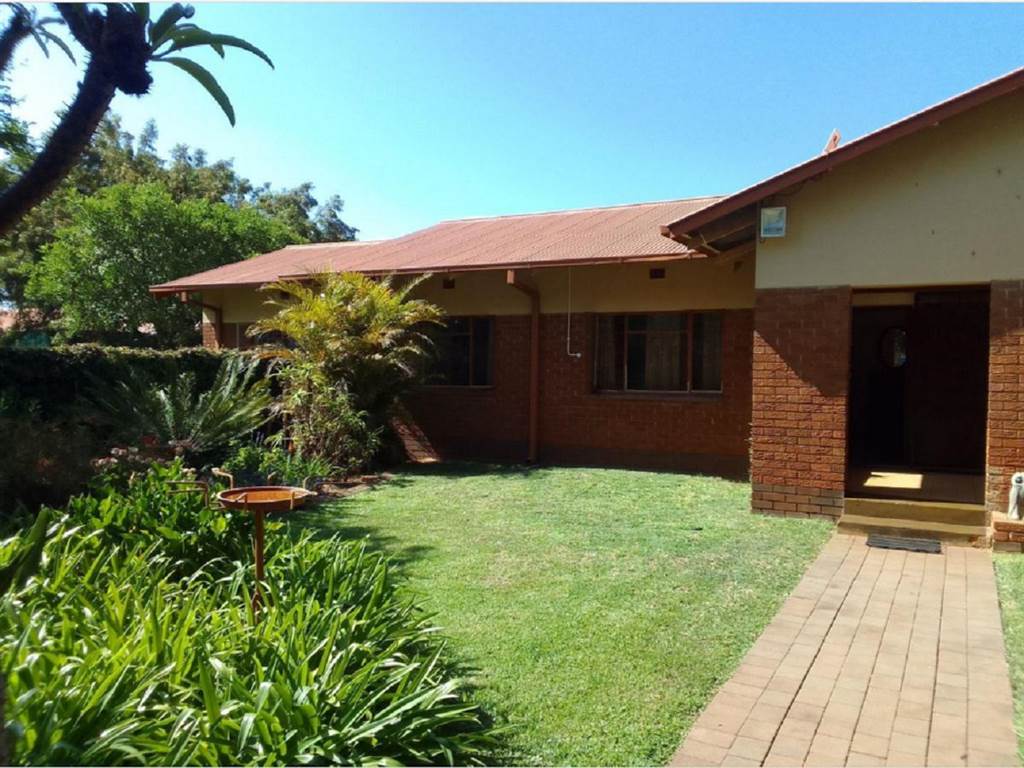 6 Bed House in Pretoria North photo number 11