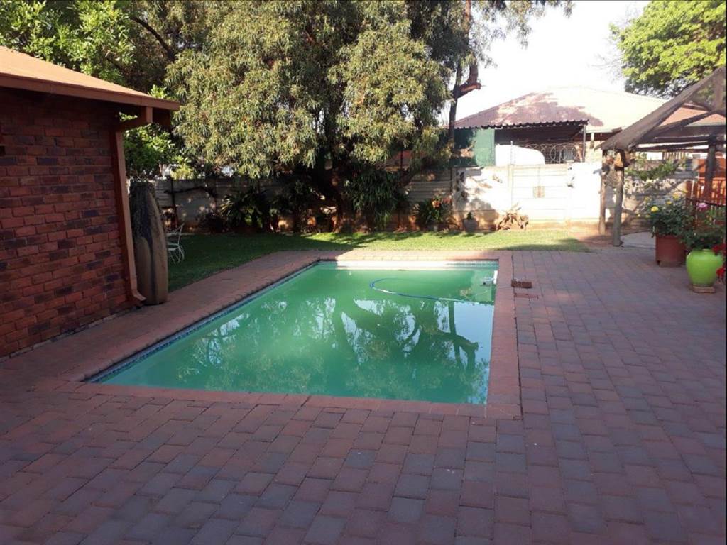 6 Bed House in Pretoria North photo number 9