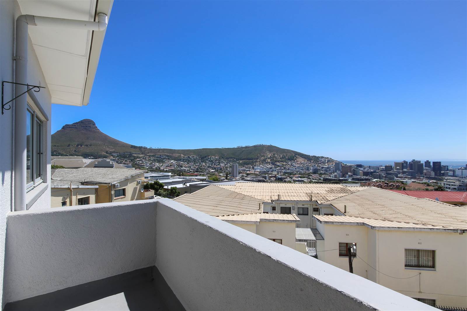 1 Bed Apartment in Vredehoek photo number 2