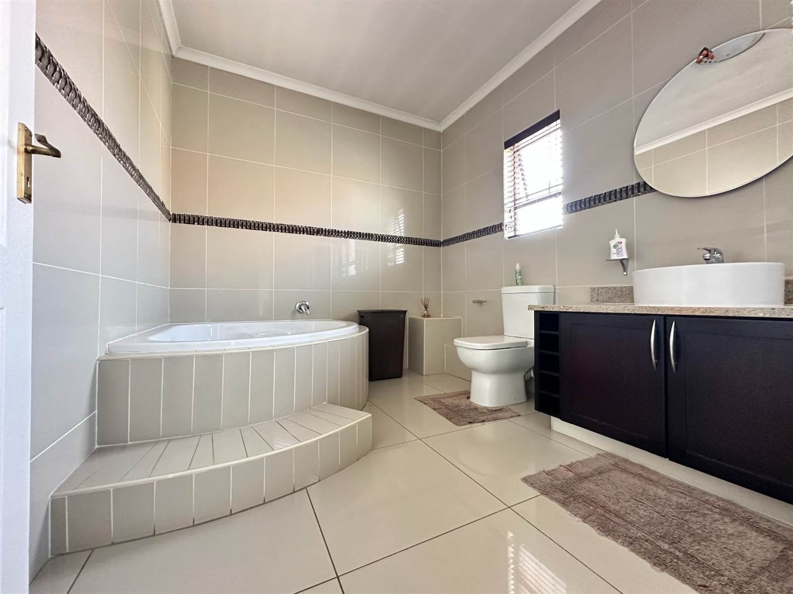 4 Bed House in Kyalami photo number 30