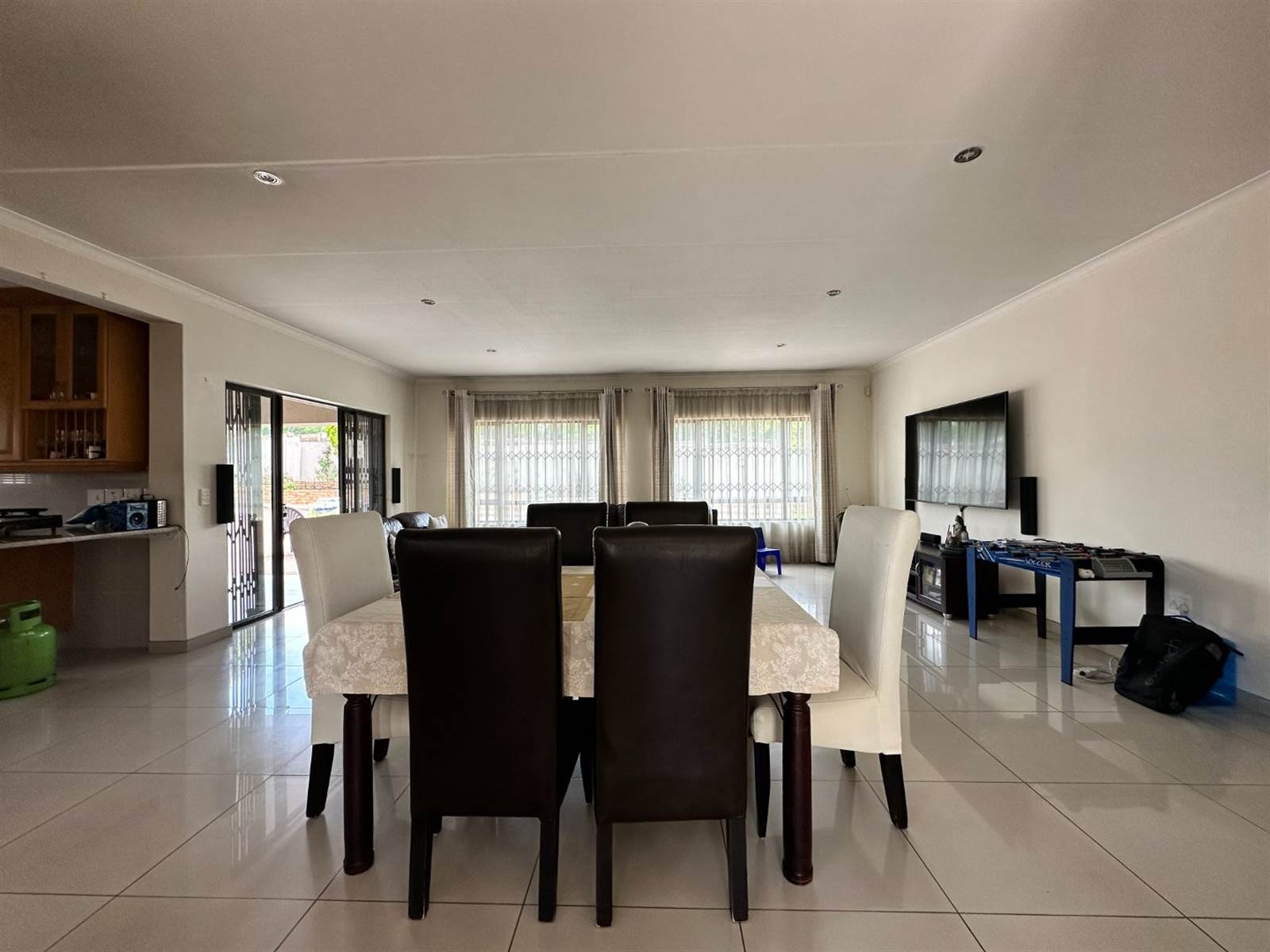 4 Bed House in Kyalami photo number 9