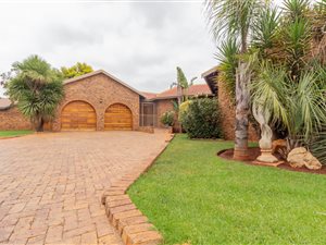 6 Bed House in Presidents Dam
