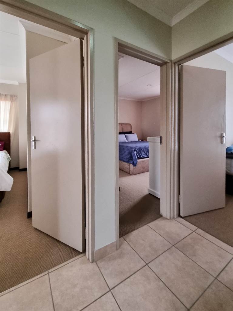 3 Bed Townhouse in Oukraal Estate photo number 10