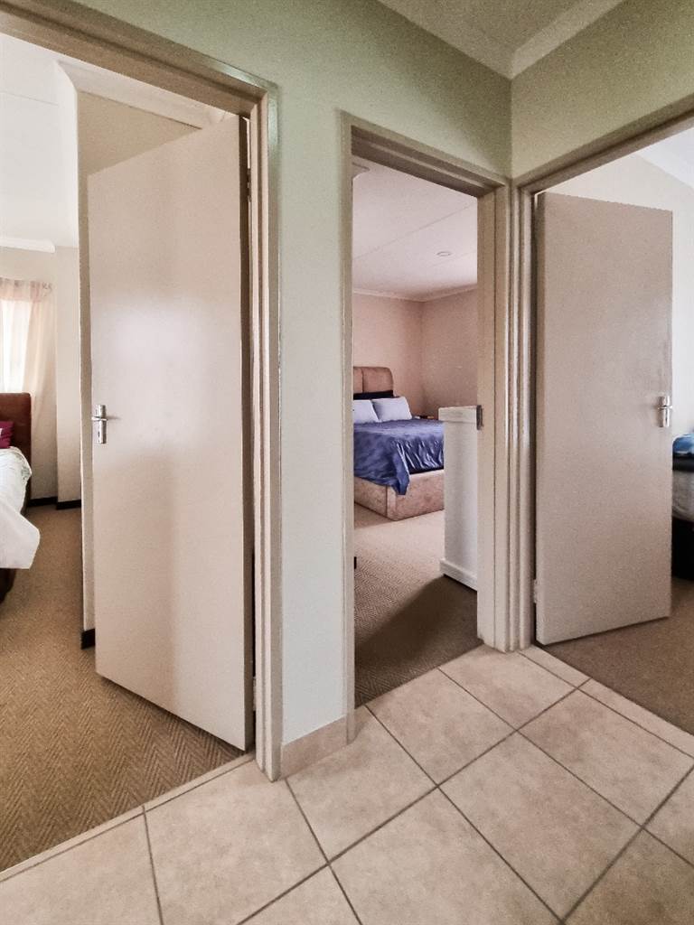 3 Bed Townhouse in Oukraal Estate photo number 15