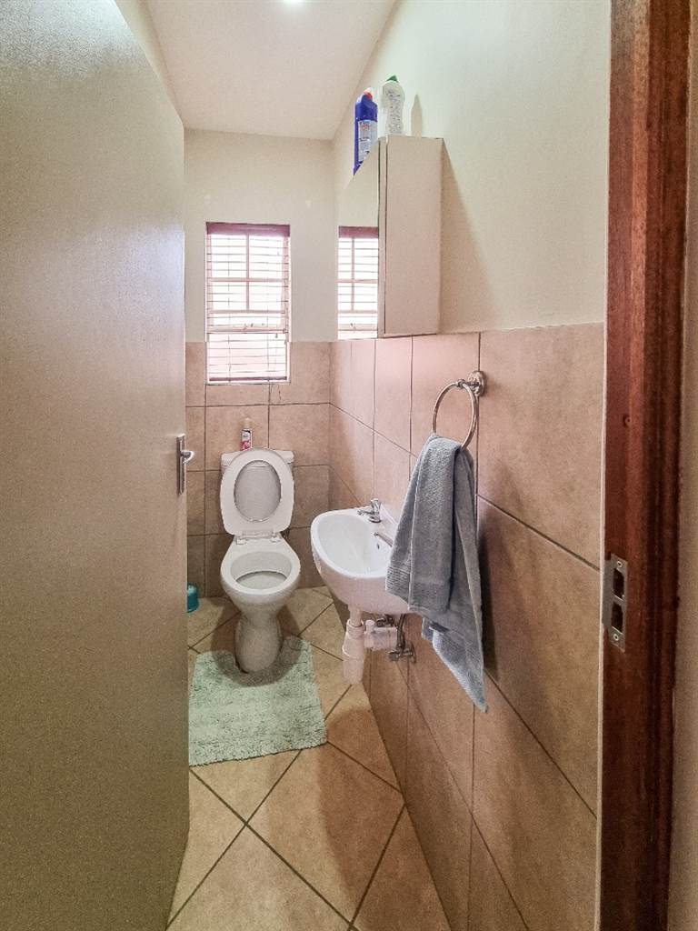 3 Bed Townhouse in Oukraal Estate photo number 11