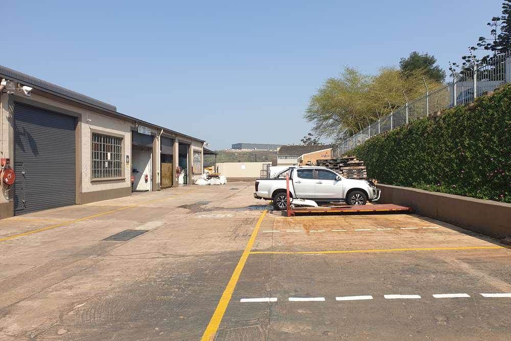 180  m² Commercial space in Pinetown Central photo number 2
