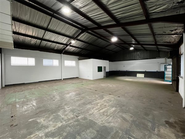 210  m² Industrial space