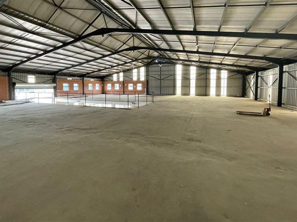 1175  m² Industrial space in Clayville