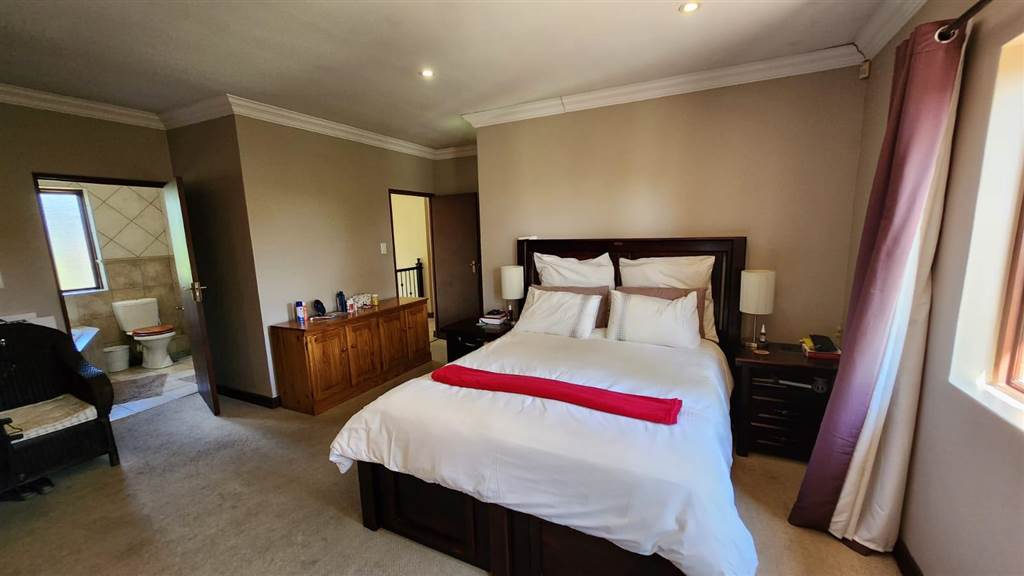 4 Bed House in Highveld photo number 19