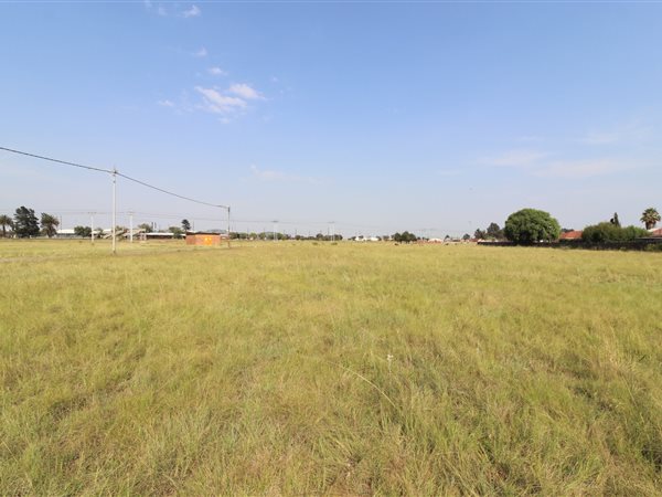 1640 m² Land available in Daggafontein