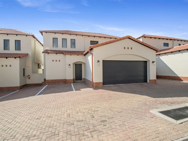 3 Bedroom Townhouse 3 Bedroom Townhouse