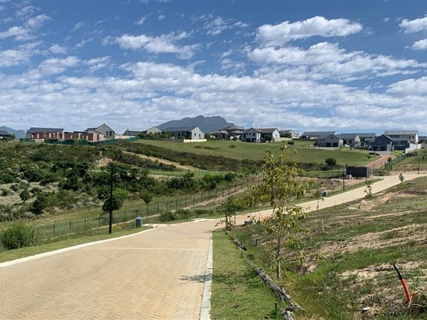 311 m² Land available in Eden
